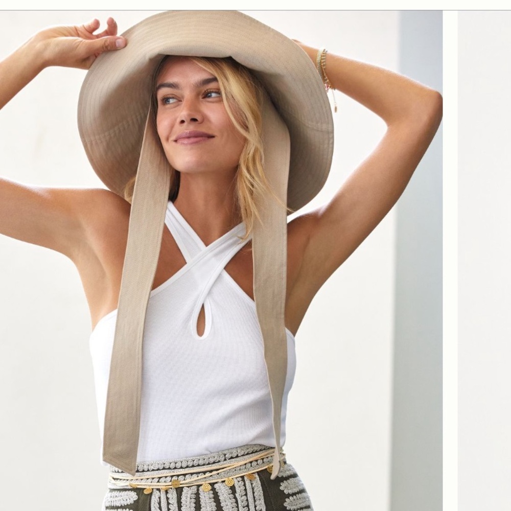Anthropologie ribbed key hole halter tank white